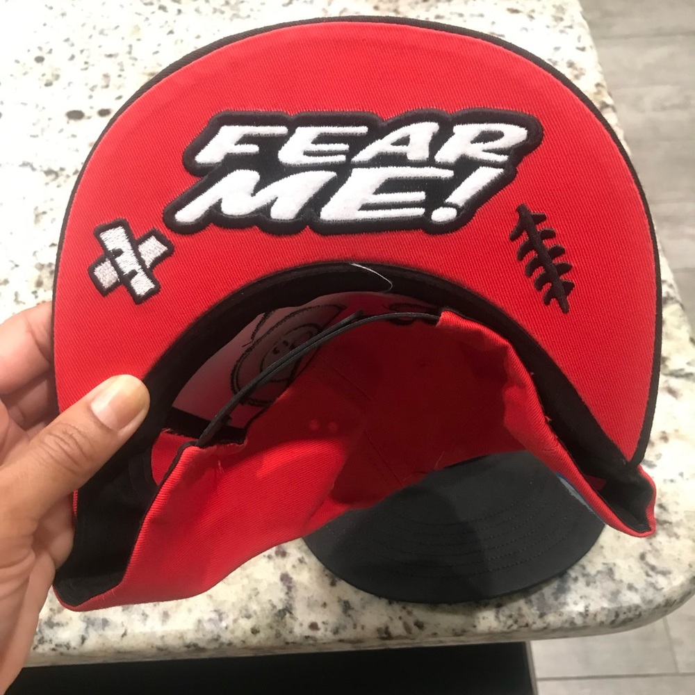 Red cap with face - Picture 5 of 5